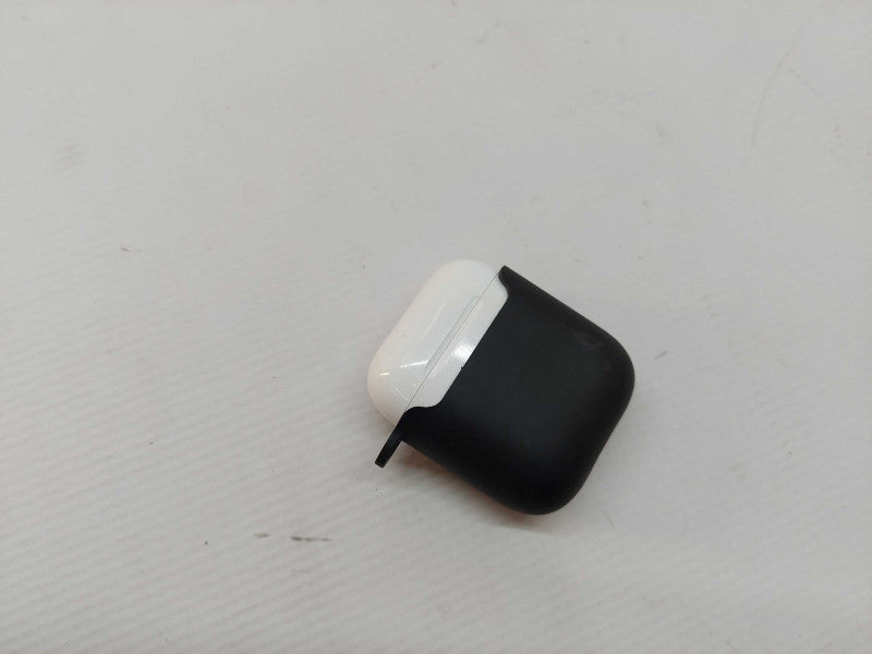 Apple Air Buds Model: A1602 with Case