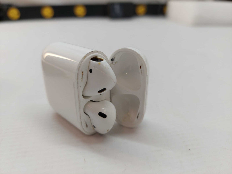 Apple Air Buds Model: A1602 with Case