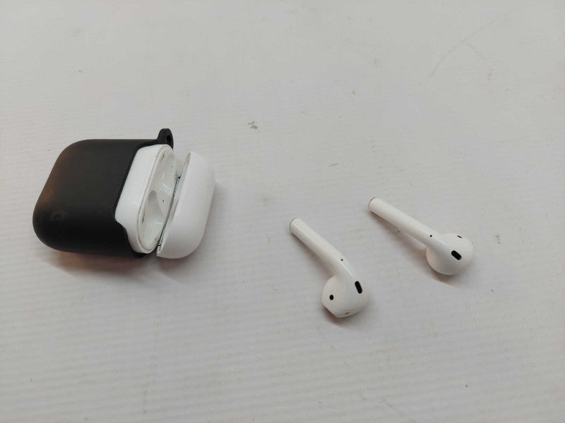 Apple Air Buds Model: A1602 with Case