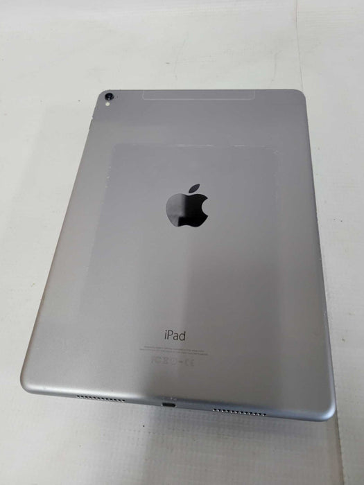 Apple iPad Pro 9.7\\" 32GB (A1674) - READ