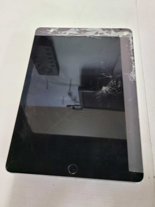 Apple iPad Pro 9.7\\" 32GB (A1674) - READ