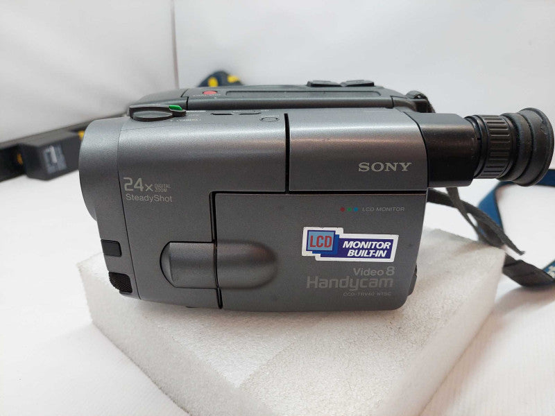 Sony Handycam Video 8 CCD-TRV40 NTSC 24X Digital Zoom Steady Shot Camera