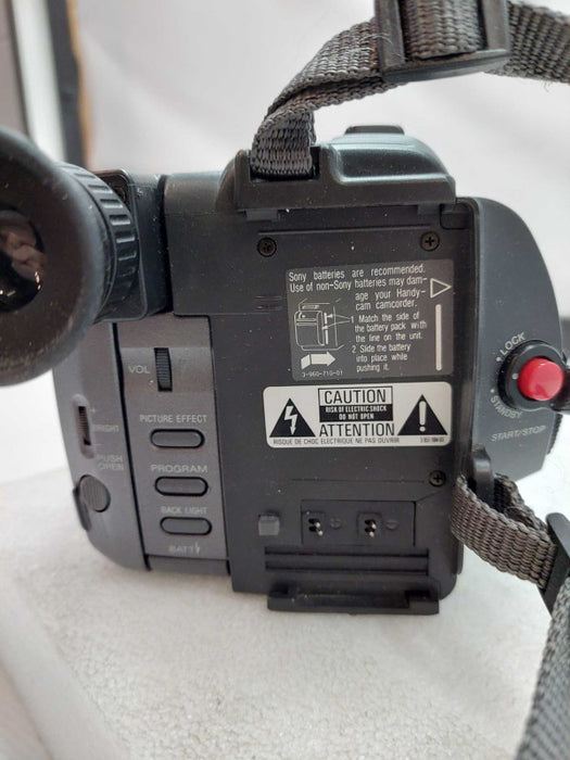 Sony Handycam Video 8 CCD-TRV40 NTSC 24X Digital Zoom Steady Shot Camera