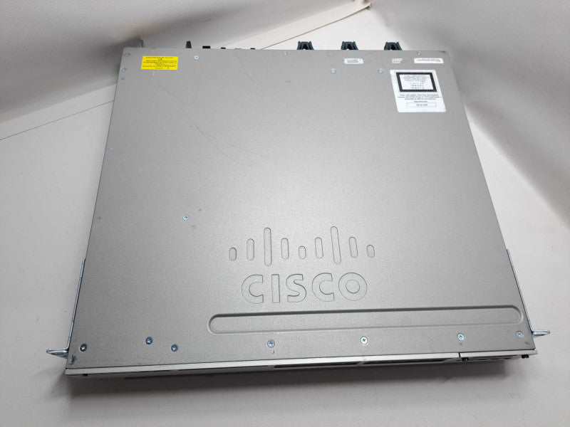 Cisco WS-C3850-24P-S 24-Port Gigabit PoE+ Ethernet Switch + C3850-NM-2-10G Q)