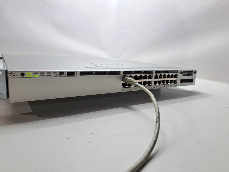 Cisco WS-C3850-24P-S 24-Port Gigabit PoE+ Ethernet Switch + C3850-NM-2-10G Q)