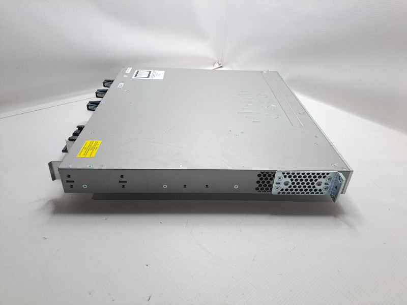 Cisco WS-C3850-24P-S 24-Port Gigabit PoE+ Ethernet Switch + C3850-NM-2-10G Q)