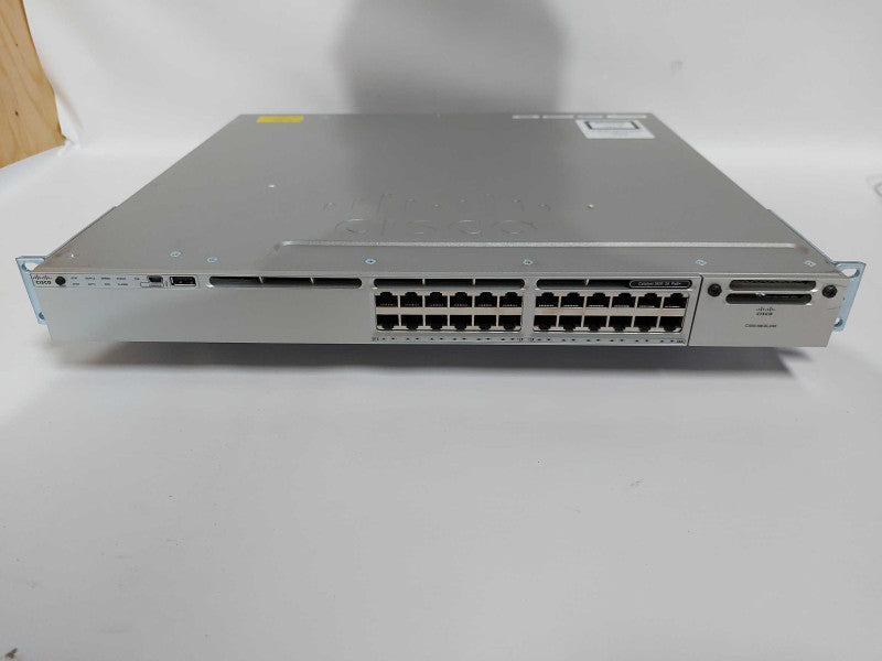 Cisco 3850 series gigabit PoE Network switch WS-C3850P-24P-S V04 Q#