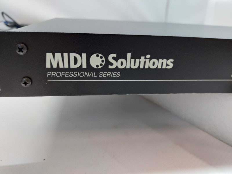 Midi Solutions R8 8-Output Midi-Controlled Relay Array  Rack Mountable  Q