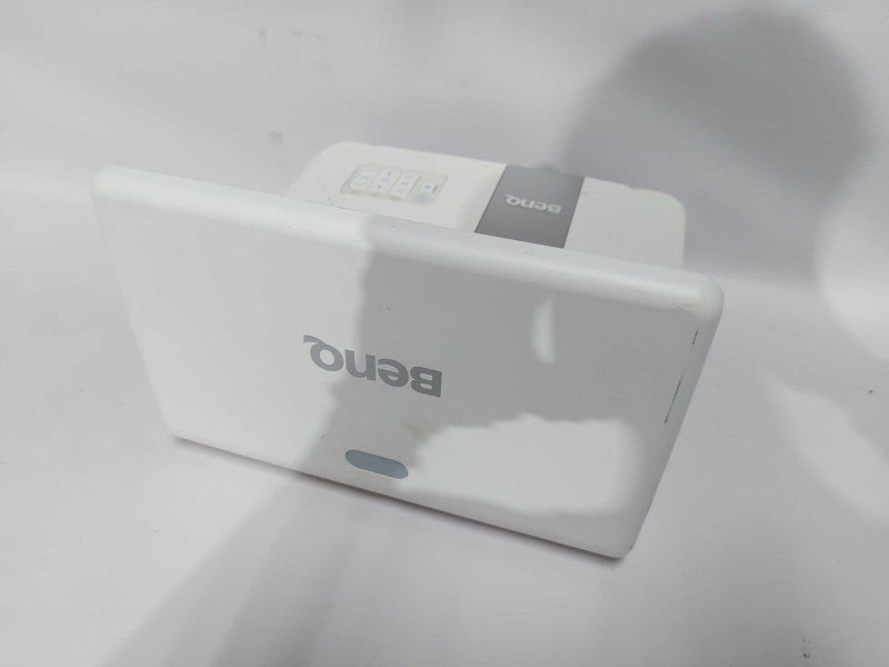 BENQ MW851UST HDMI PROJECTOR ULTRA SHORT THROW 4056 hours #
