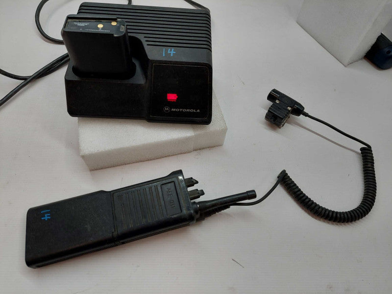 AEF-001 Motorolla Exia Intrinsically Safe Battery Charger Kit NTN4734A Radio