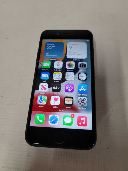 Apple iPhone 7 32GB (A1778) - READ