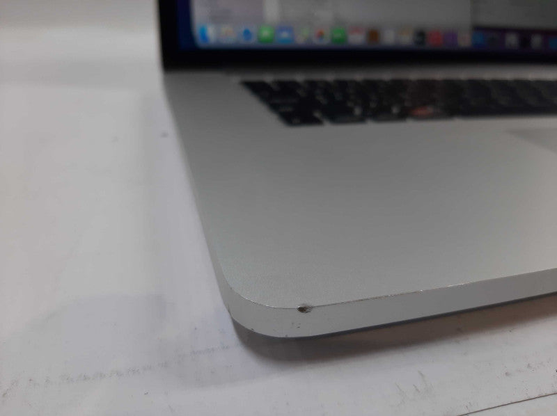 Apple Macbook Pro 15\\" 2015 Core i7-4770HQ @ 2.2GHz 16GB DDR3 256GB SSD *READ