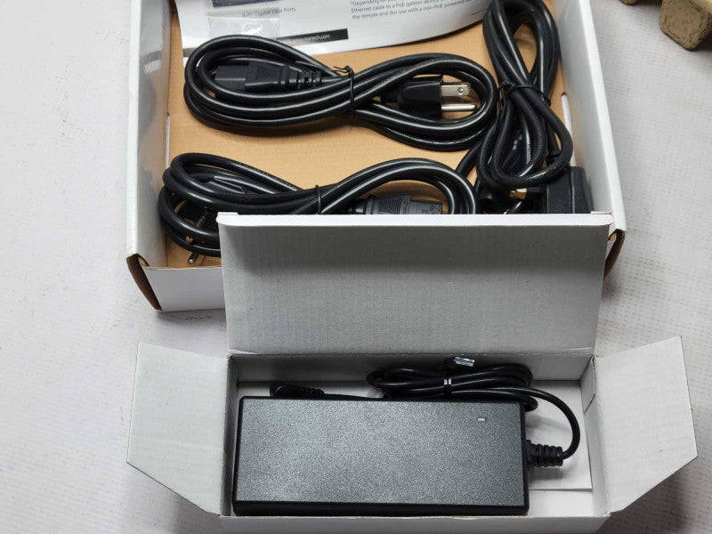 Startech 4-Port Gig PoE+ Injector Midspan Hub 52V/30W-802.at/802.3af POEINJ4G _