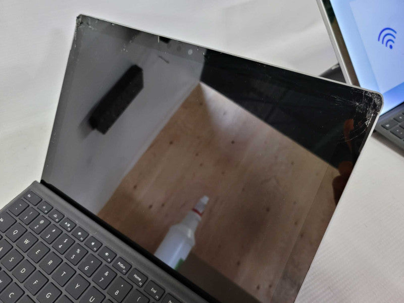 Microsoft Surface Pro 5 (1796) - i5-7300U, 8GB RAM, 256GB SSD - READ