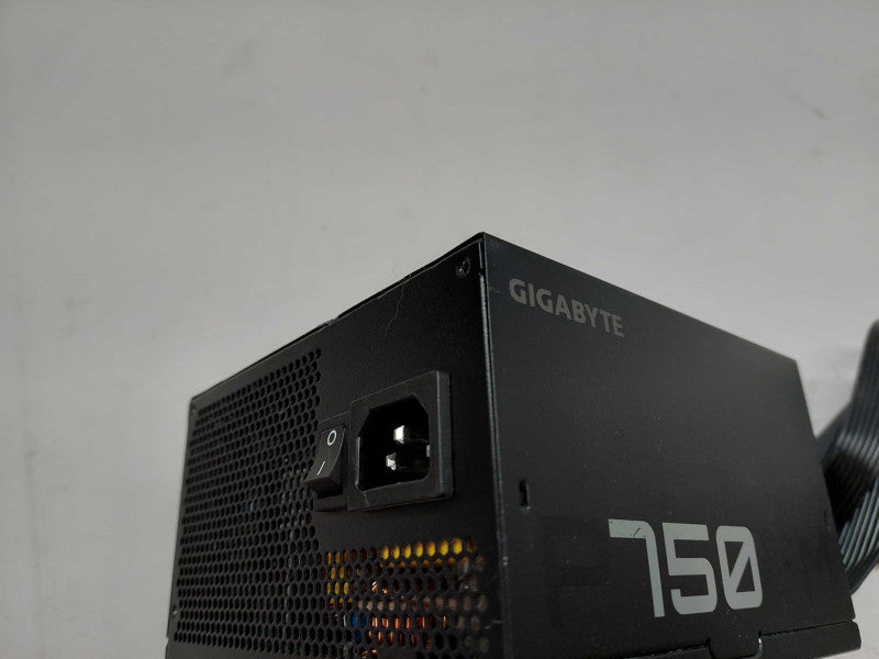 Gigabyte 750 Model: GP-P750GM