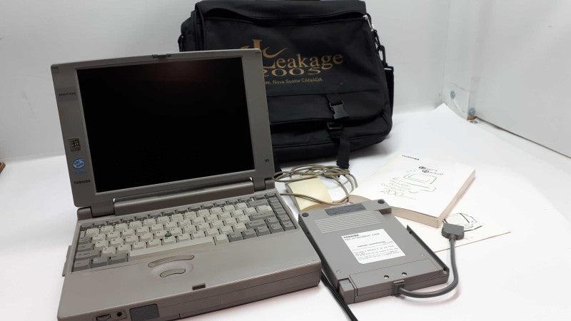 TOSHIBA 200CDS /810 MODEL PA1234EA CVCD VINTAGE  LAPTOP &