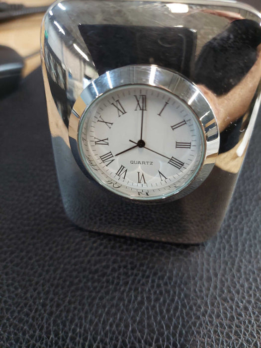 Vintage Quartz Mantel Clock  , says fenwicks $19.95 in Pounds