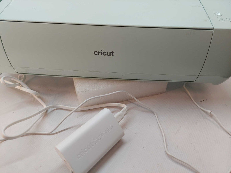 Cricut Explore 3 Model: CXPL203 with Bluetooth Explore 3 - B2D1