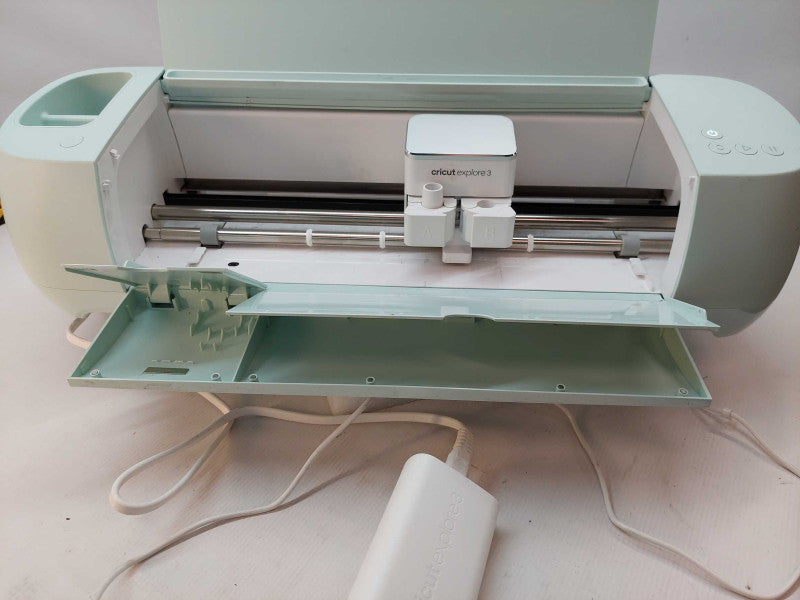 Cricut Explore 3 Model: CXPL203 with Bluetooth Explore 3 - B2D1