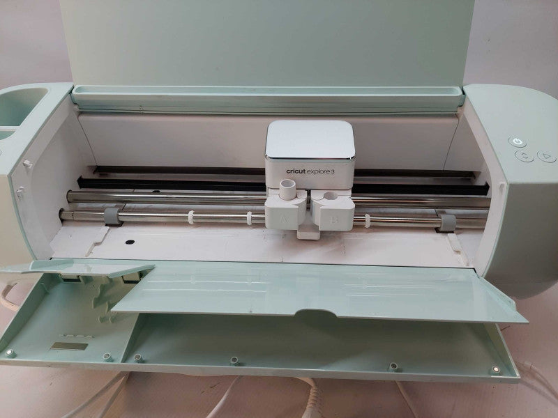 Cricut Explore 3 Model: CXPL203 with Bluetooth Explore 3 - B2D1