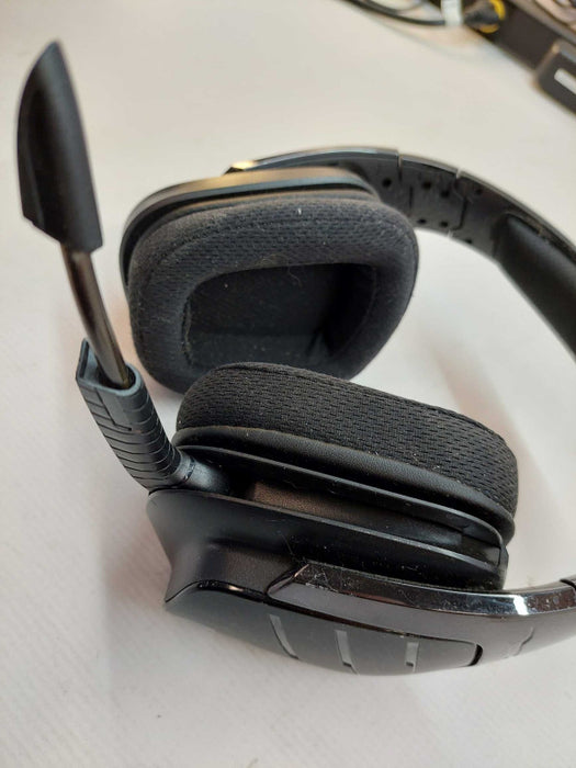 Logitech G933 headset Wireless with dongle and battery with chat mic