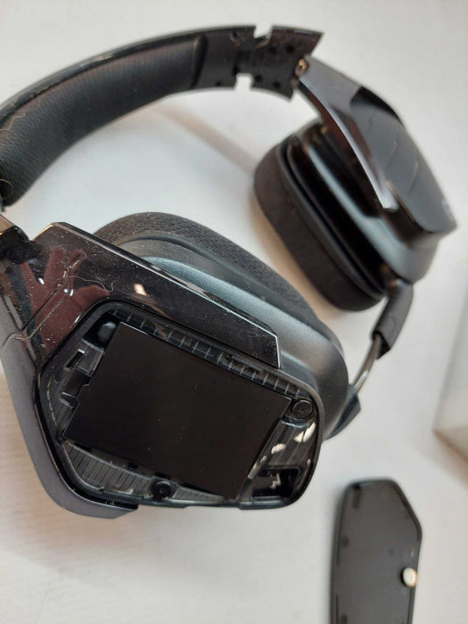 Logitech G933 headset Wireless with dongle and battery with chat mic