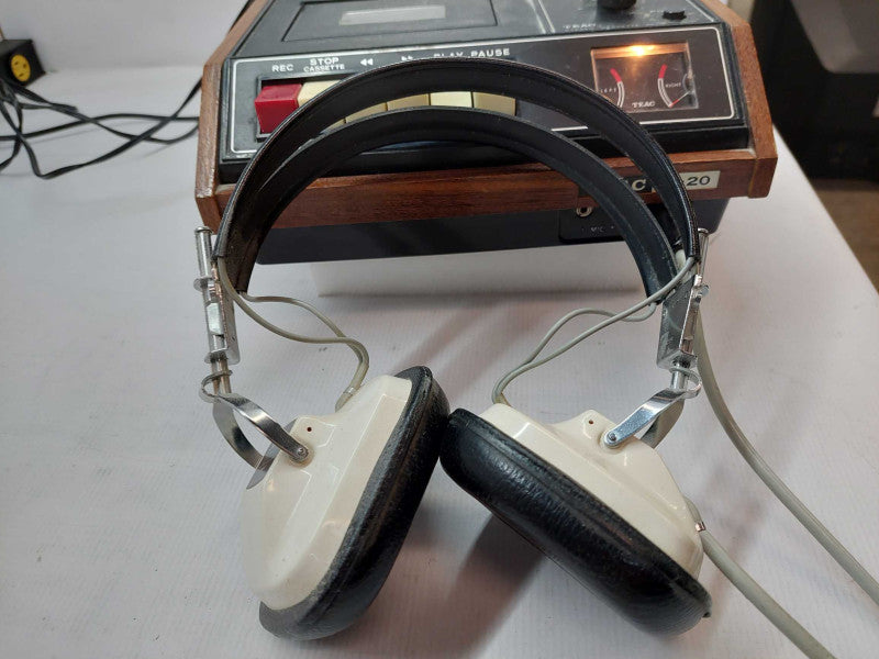 Teac A-20 Stereo Cassette Deck with Sensui Headset Model: SS-2