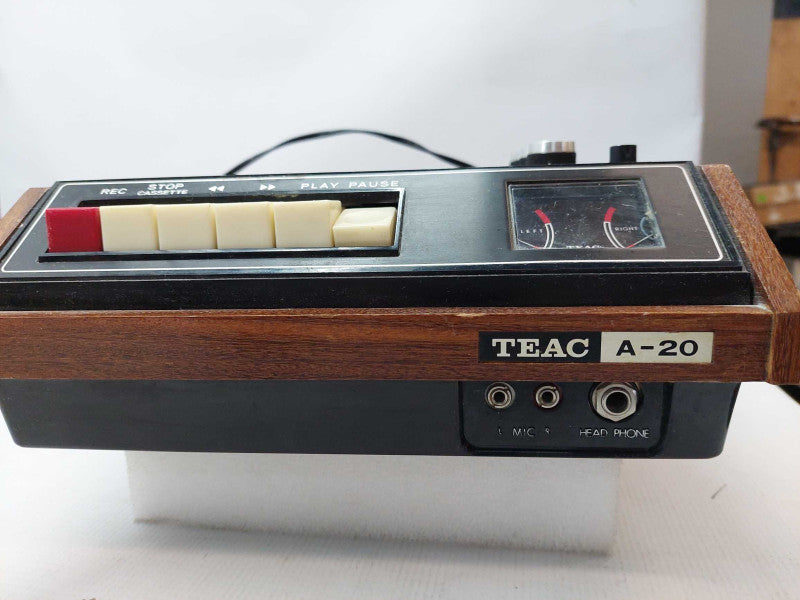 Teac A-20 Stereo Cassette Deck with Sensui Headset Model: SS-2
