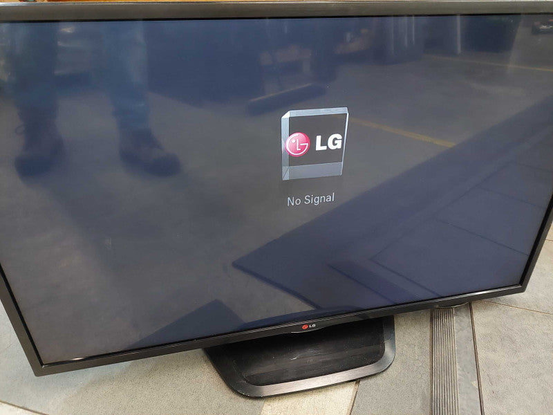 LG 42\\" TV Model: 42LN5700  ( No HDMI ) Year 2013