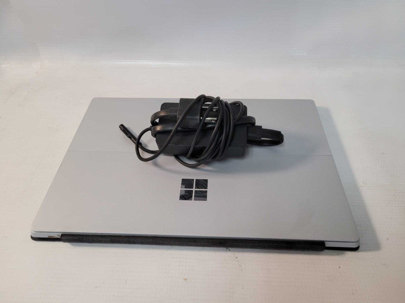 Microsoft Surface Pro 4 (1724) - i7-6650U, 8GB RAM, 256GB SSD