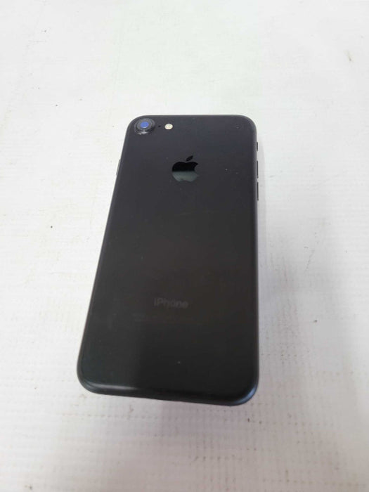 Apple iPhone 7 32GB (A1778) - READ