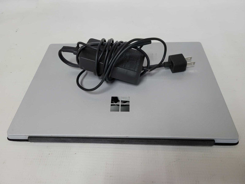 Microsoft Surface Pro 4 (1724) - i5-6300U, 8GB RAM, 256GB SSD