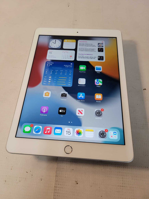 Apple iPad 5th Gen 32GB (A1822) Q
