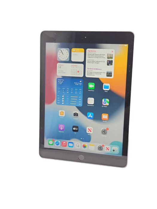 Apple iPad 5th Gen. 32GB, Wi-Fi, 9.7in - Cracked  _