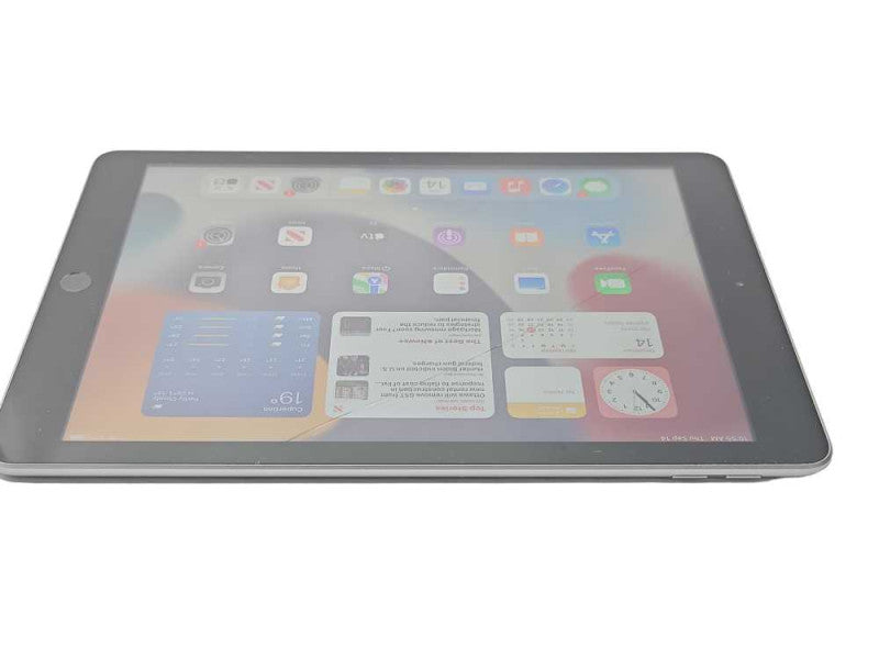 Apple iPad 5th Gen. 32GB, Wi-Fi, 9.7in - Cracked  _