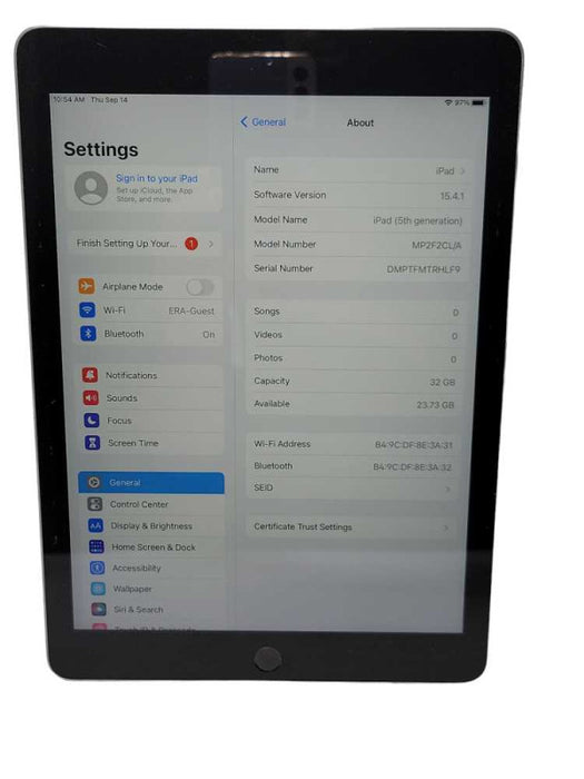 Apple iPad 5th Gen. 32GB, Wi-Fi, 9.7in - Cracked  _