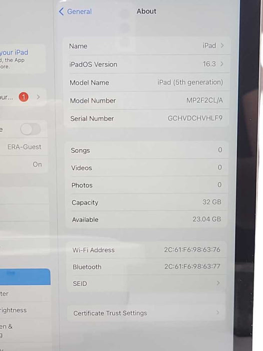 Apple iPad 5th Gen. 32GB, Wi-Fi, 9.7in A1822 Q_