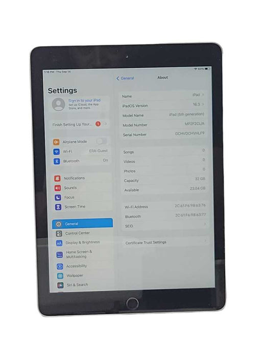 Apple iPad 5th Gen. 32GB, Wi-Fi, 9.7in A1822 Q_