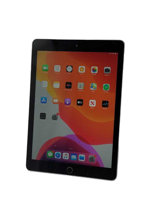 Apple iPad 6th Gen. A1893 9.7\\" 32GB Wi-Fi  Q_