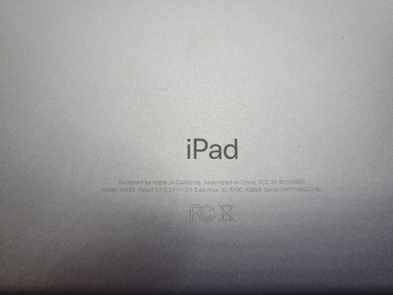 Apple iPad 6th Gen. A1893 9.7\\" 32GB Wi-Fi  Q_