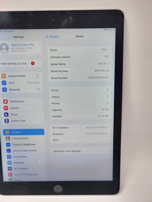 Apple iPad Air 2nd gen A1566 32GB Wi-Fi Q_