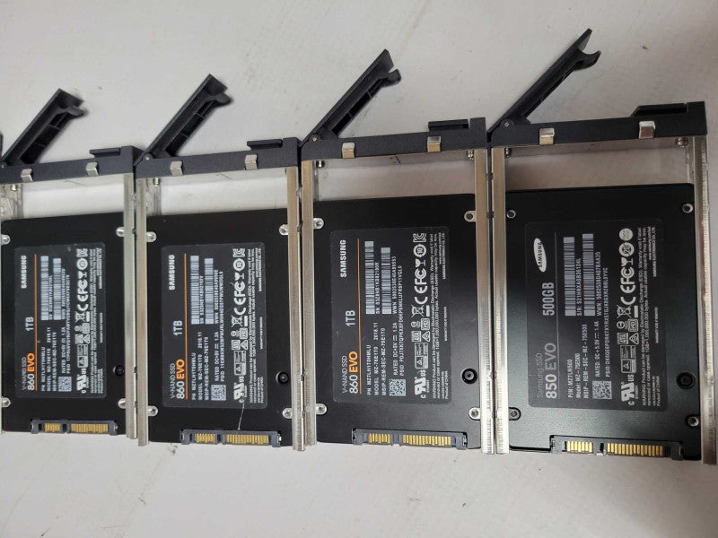 Promise Pegasus2 M4 DAS with 4x (3x 1TB and 1x 500GB) SSDs, READ _