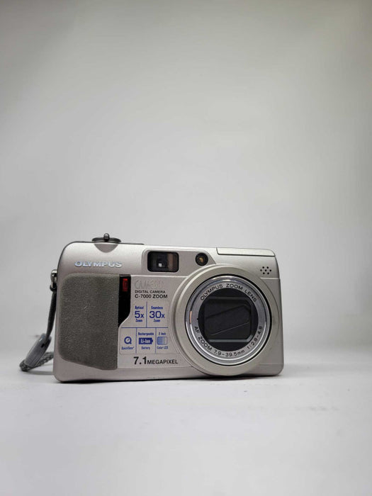 Olympus CAMEDIA C-7000 Zoom 7.1MP Digital Camera Silver (AS-IS - PARTS)