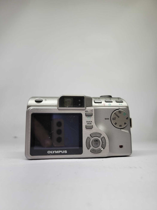 Olympus CAMEDIA C-7000 Zoom 7.1MP Digital Camera Silver (AS-IS - PARTS)