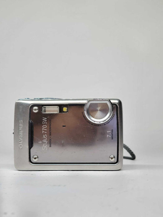 Olympus Stylus 770 SW 7.1MP Digital Camera - Silver (AS-IS - PARTS)