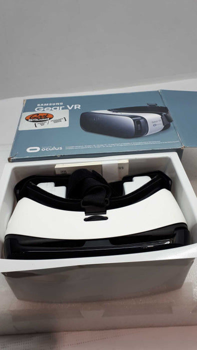 Samsung Gear VR 2 Oculus Virtual Reality Headset &