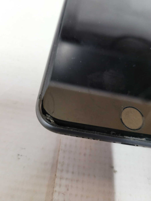 Apple iPhone 8 Plus 64GB (A1897) - READ
