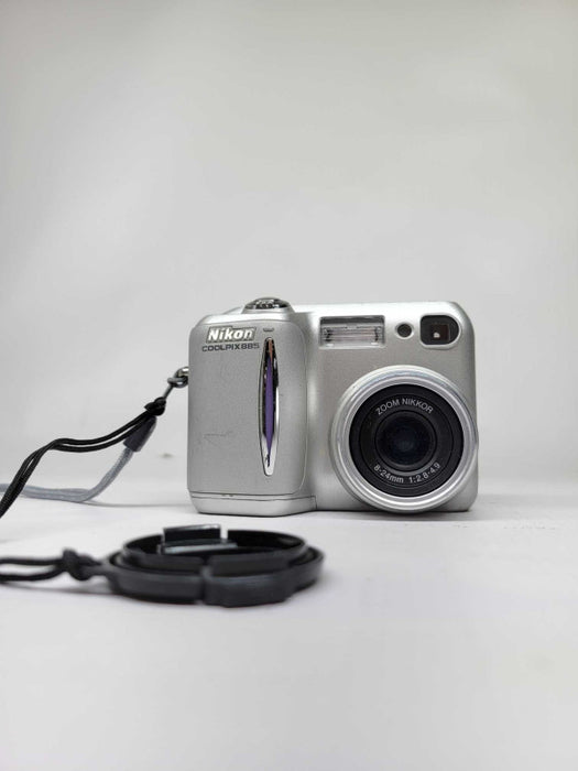 Nikon Coolpix 885 3.2MP Digital Camera 3x Optical