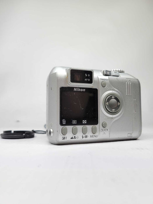 Nikon Coolpix 885 3.2MP Digital Camera 3x Optical
