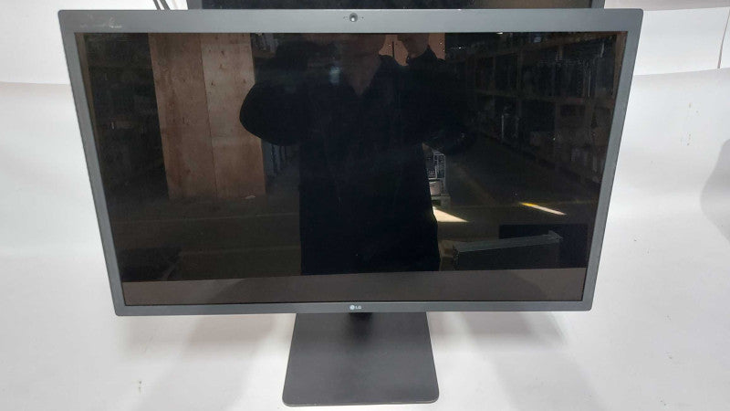 LG UltraFine 27 Inch 16:9 5K IPS Monitor Display (5120 x 2880) (27MD5KL-B)